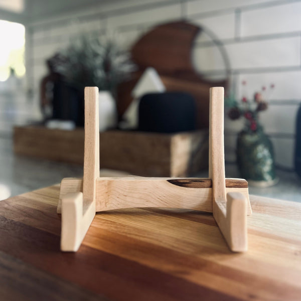 Maple cutting board stand sitting on ombré cutting board 